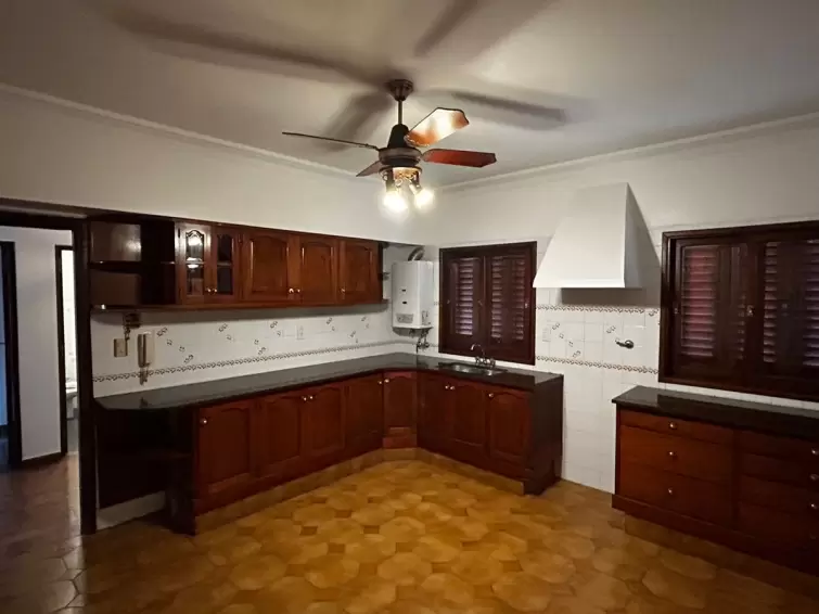 SE ALQUILA HERMOSO DEPARTAMENTO CENTRICO